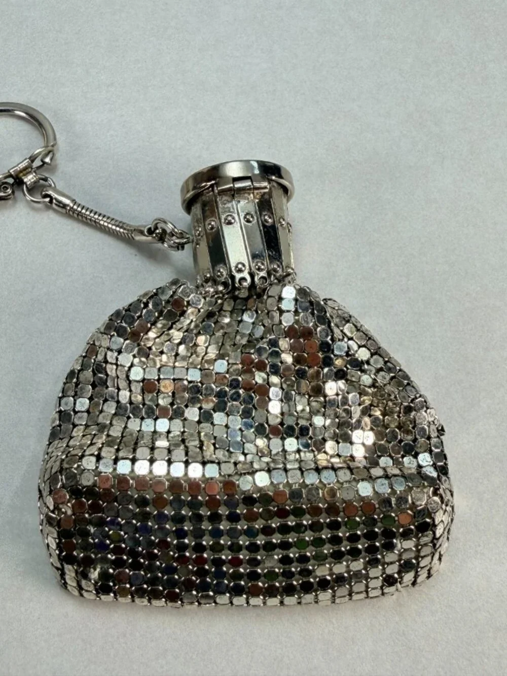 Vintage Silver Tone Mesh Coin Purse Keychain Kiss Lock Mini Change Purse